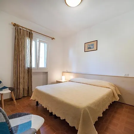 Cecilia - 3*