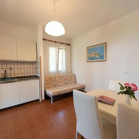Cecilia - Apart Otel Procchio (Isola d'Elba)